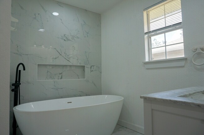Building Photo - 233 Grand Prix Dr