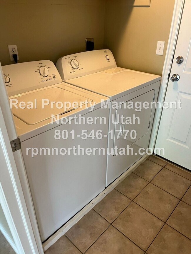 Building Photo - Stunning 4 Bedroom House in Layton Coming ...