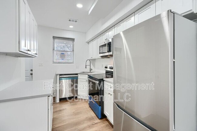 Building Photo - 1153 Sargeant St