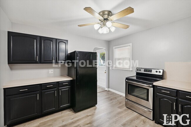 Building Photo - 3648 Watson Ave