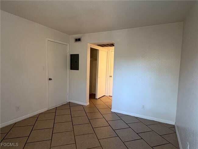 Building Photo - 2855 Winkler Ave