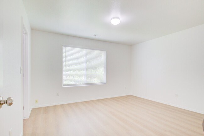 Building Photo - 1153 W 400 S
