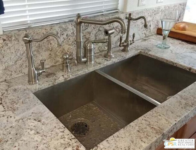 Building Photo - 15300 Palm Dr