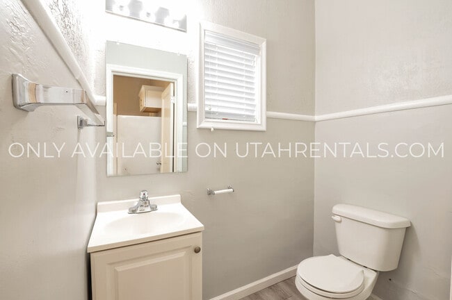 Building Photo - 263 28th St