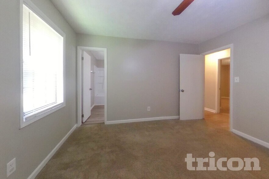 Building Photo - 968 Dallas Way