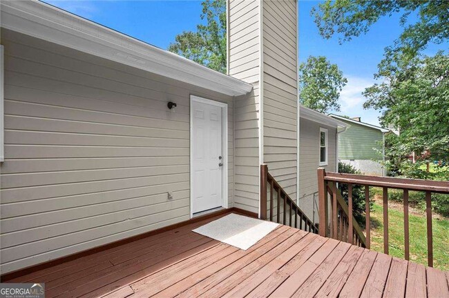 Building Photo - 200 E Country Woods Dr
