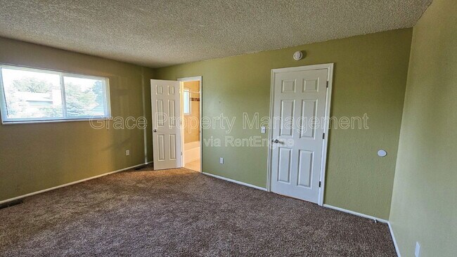 Building Photo - 3234 S Dudley St