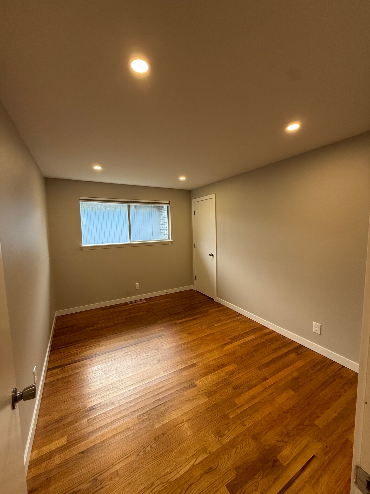 Building Photo - 20930 2nd Ave S