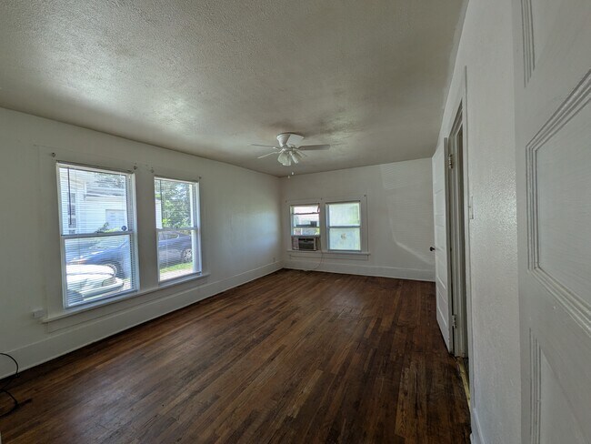 Building Photo - 207 3rd Ave NW