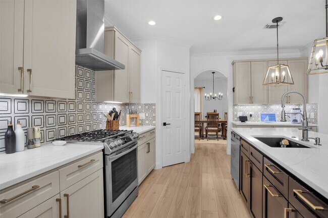 Building Photo - 3006 E Lake Falls Cir