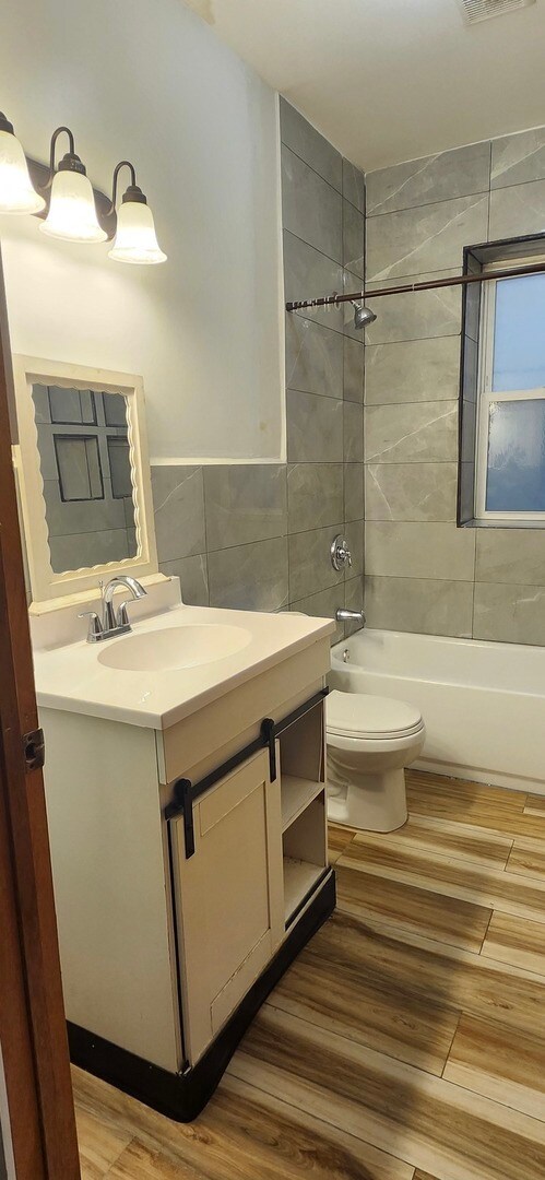 Building Photo - 1453 N Lotus Ave