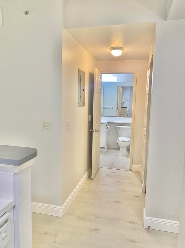Building Photo - 630 S Sapodilla Ave