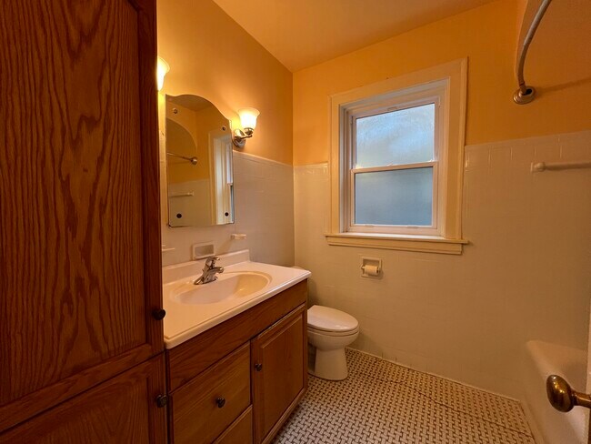 Building Photo - 6111 N Talman Ave