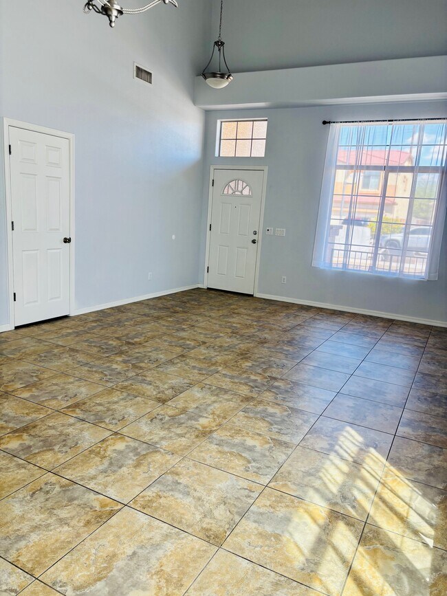 Building Photo - 7320 S 15th Dr