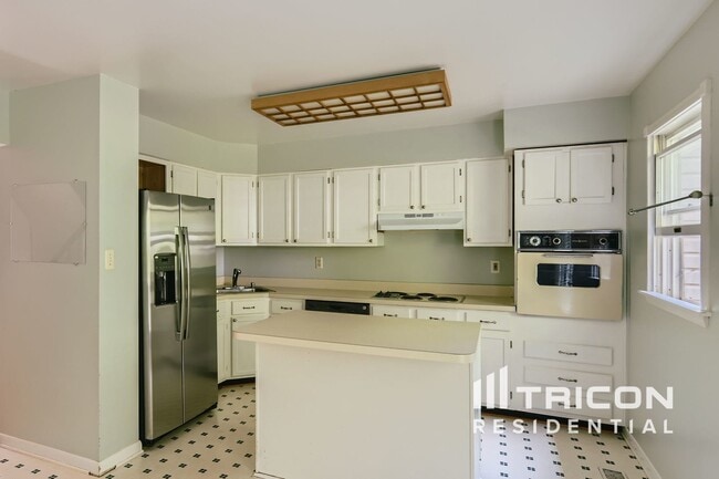 Building Photo - 3425 Clairborne Way