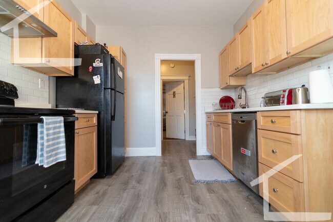 Building Photo - 215 Saint Paul St