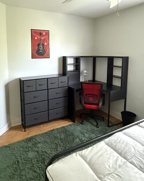 room 3 - 16 Reid St