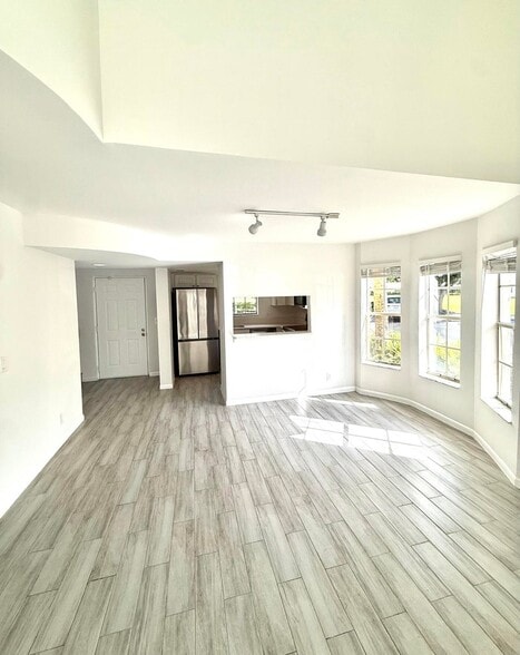 Building Photo - 6307 La Costa Dr
