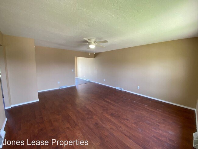 Building Photo - 712 9th St