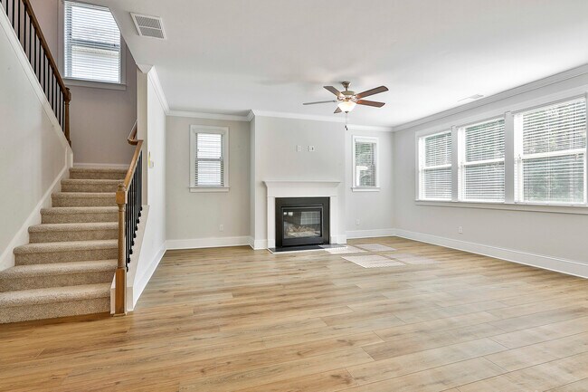 Building Photo - 335 Caledonia Ct