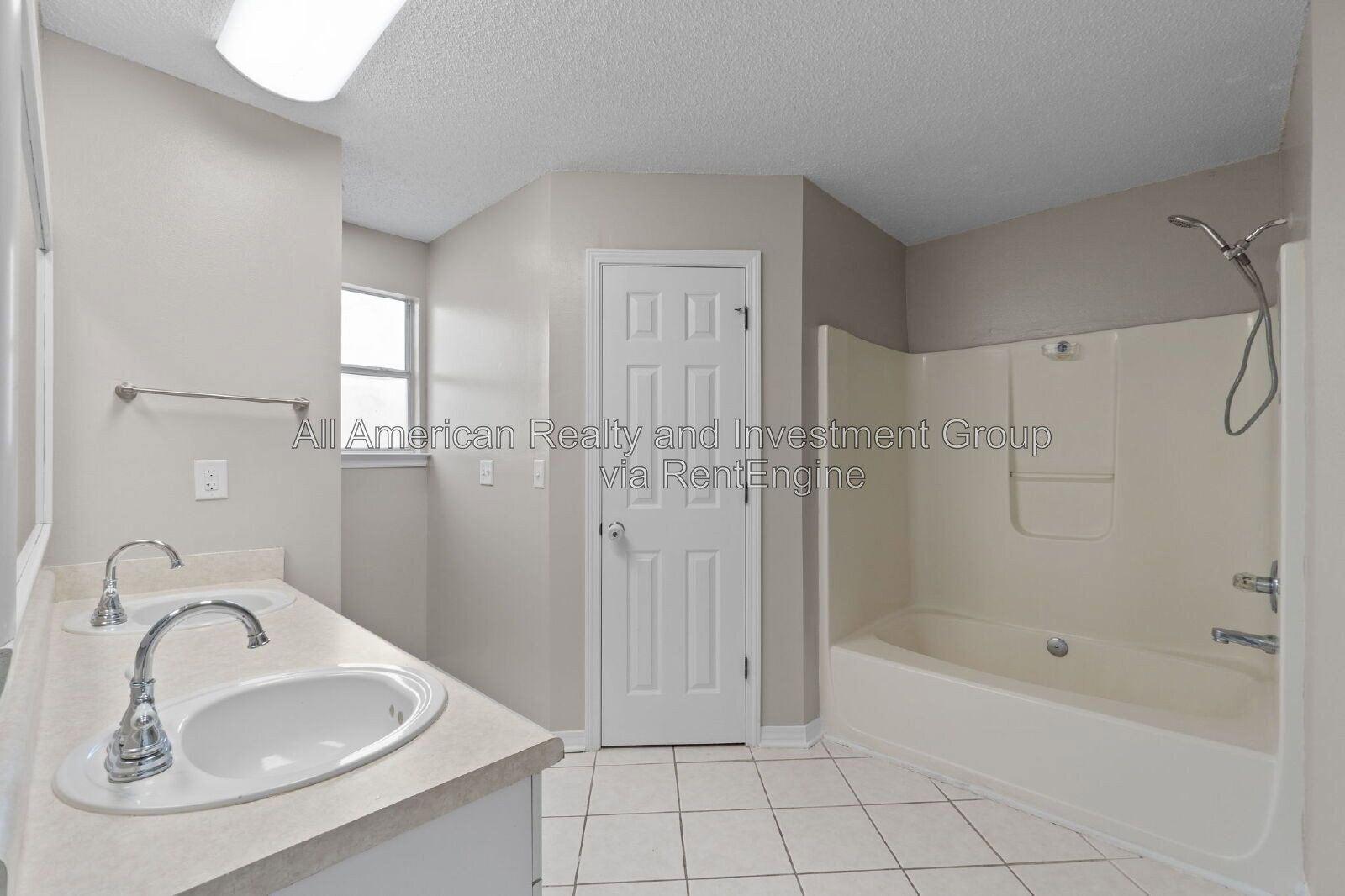 Building Photo - 216 Lustan Dr
