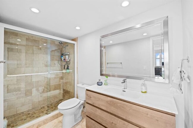 Building Photo - 2841 N Ocean Blvd