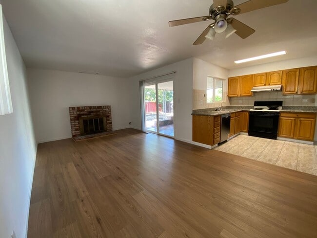 Building Photo - Charming 5 bed, 2.5 bath home in San Jose