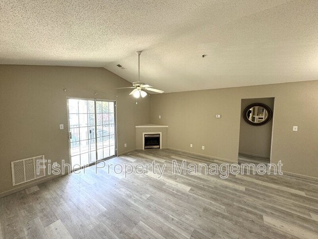 Building Photo - 830 Brassie Ln