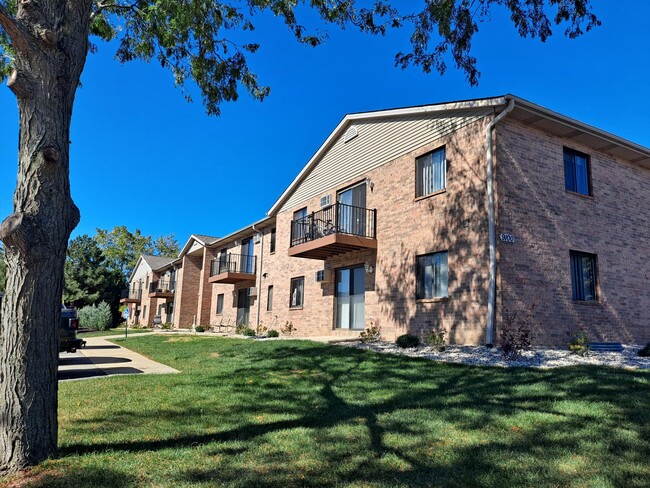 Building Photo - 9060 W Oklahoma Ave