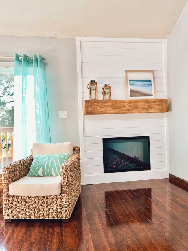 Building Photo - 1990 Dolphin Dr