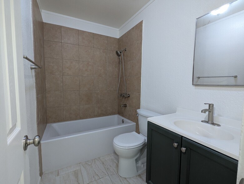 Building Photo - 73443 Catalina Way