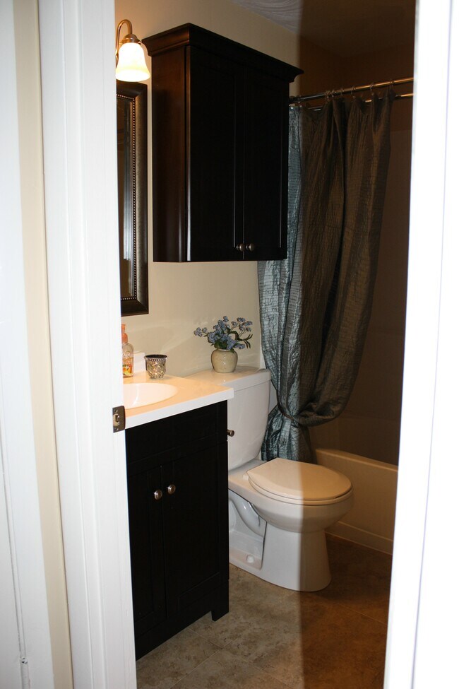 Building Photo - 133 Bayview Ave