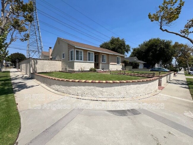 Building Photo - 5325 Arvada St