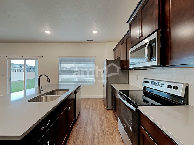 Building Photo - 9401 W Chino St
