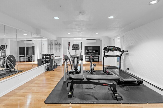 Building Photo - 18 Squires Ave