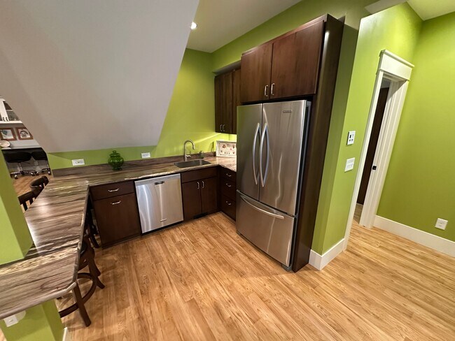 Building Photo - 4015 Wood End Dr