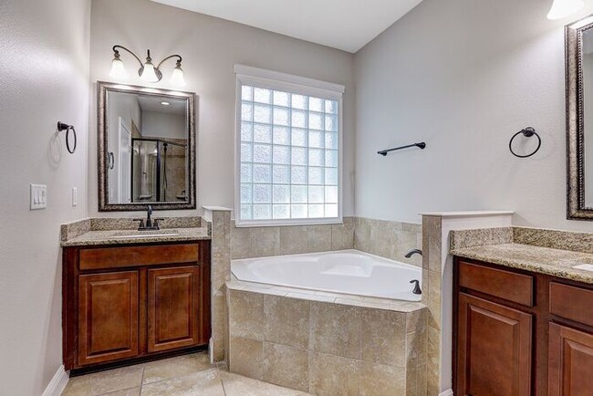 Building Photo - Experience Resort Living in Grand Hampton!
