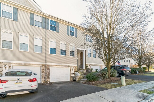 Building Photo - 487 Fort Hill Cir