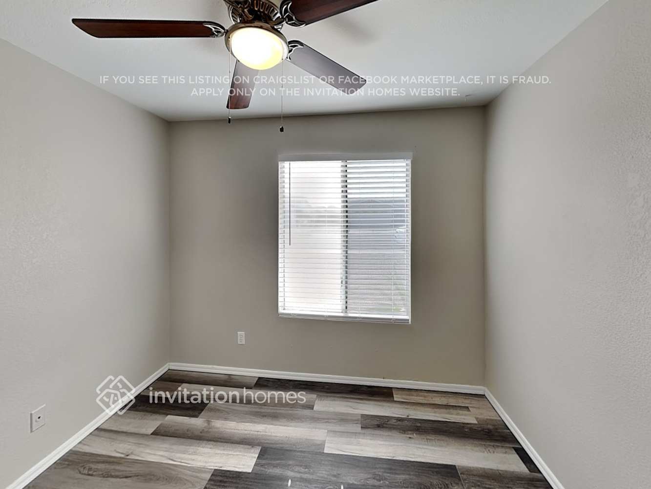 Building Photo - 8638 W Lawrence Ln
