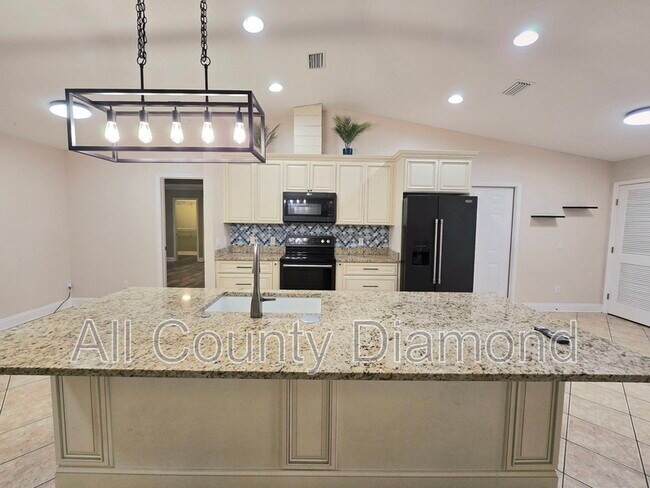 Building Photo - 603 Diamonte Cir