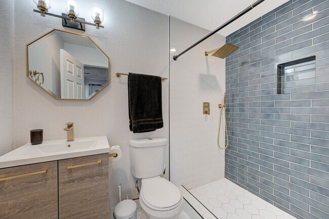 Building Photo - Fully Furnished or Unfurnished 3 BR / NO HOA
