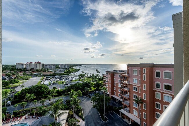 Building Photo - 14815 Laguna Dr