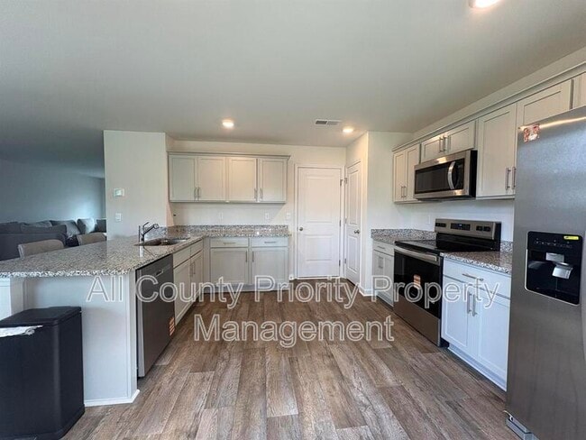 Building Photo - 3803 Falcon Ct