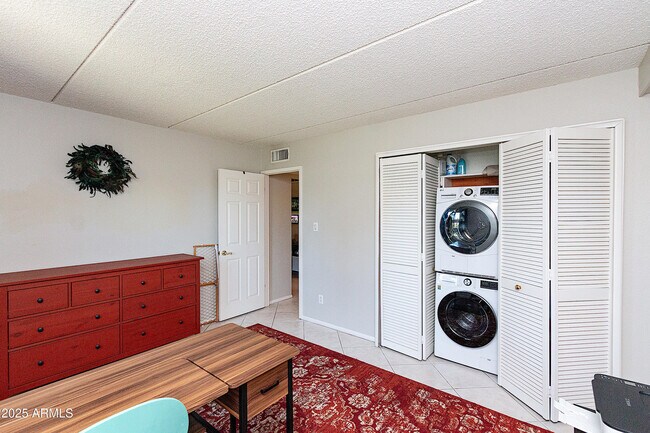 Building Photo - 4201 E Camelback Rd