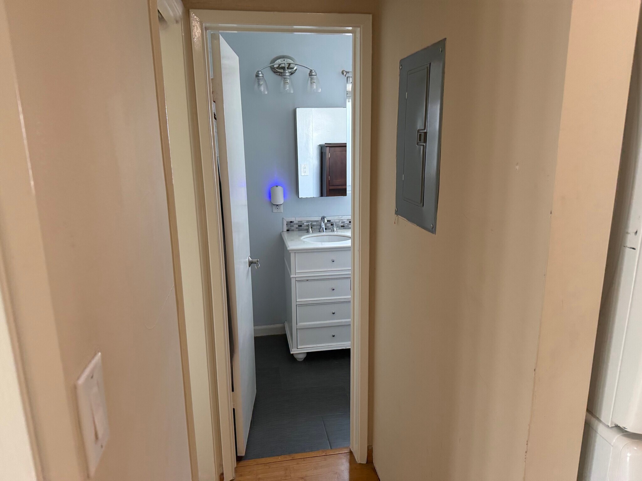 Building Photo - 1227 E 1st St