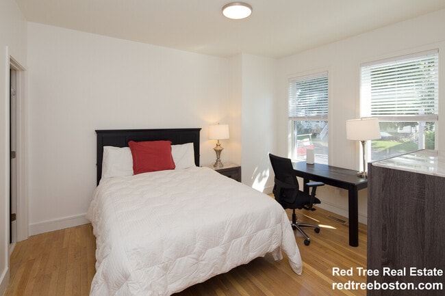 Building Photo - 92 Brown St