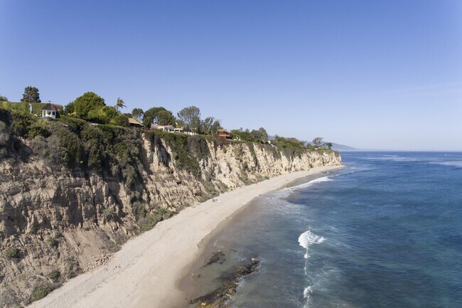 Building Photo - 29008 Cliffside Dr