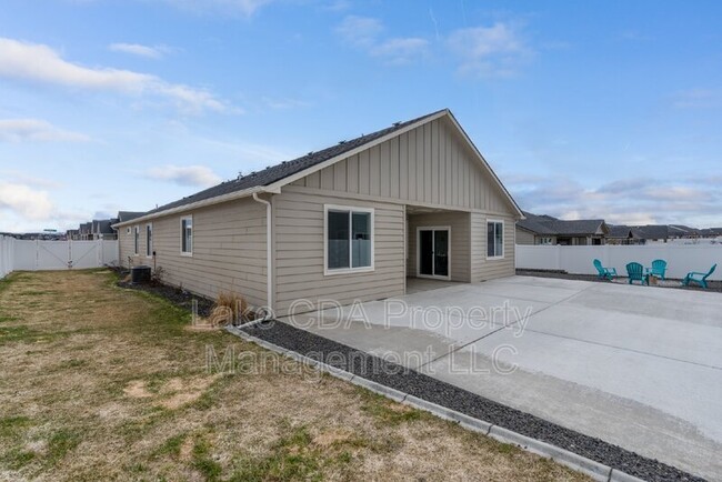 Building Photo - 5673 W Rockingham Dr