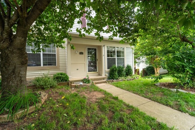 Primary Photo - Updated 3-Level End Unit Townhouse in Caro...