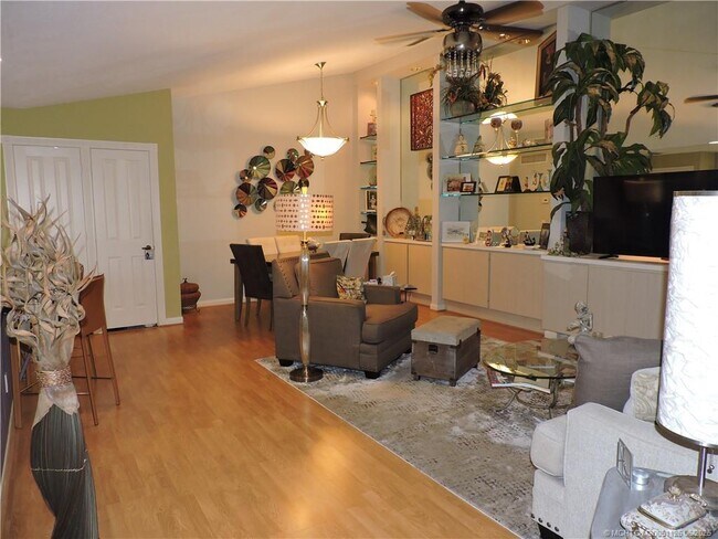 Building Photo - 1539 SW Waterfall Blvd
